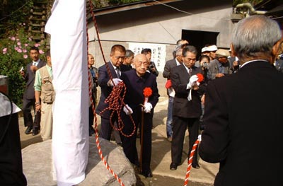 新布石発祥の地記念碑除幕式